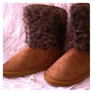 Brand new tan Ameta boots with leopard print fur